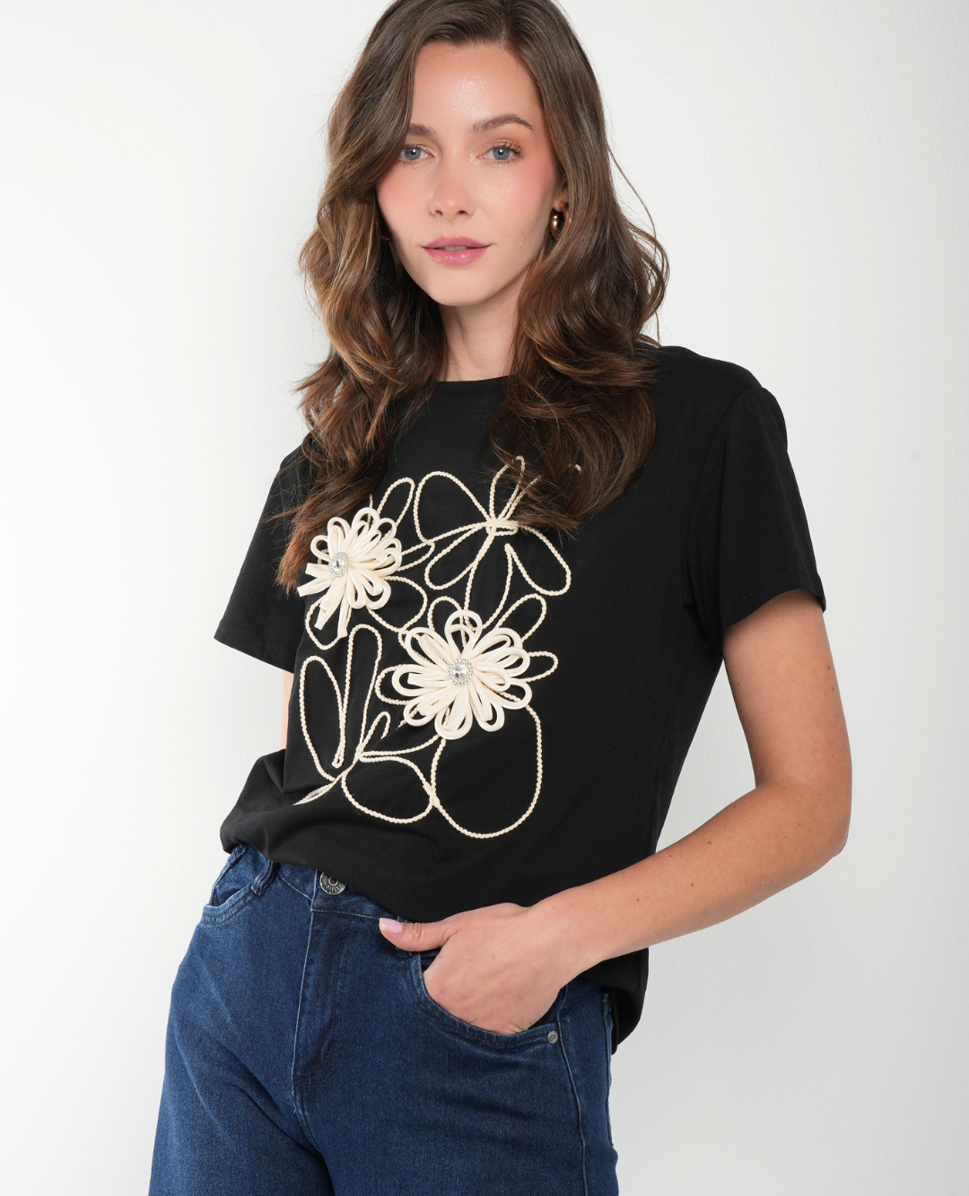 Camiseta Flores 3D Bordadas