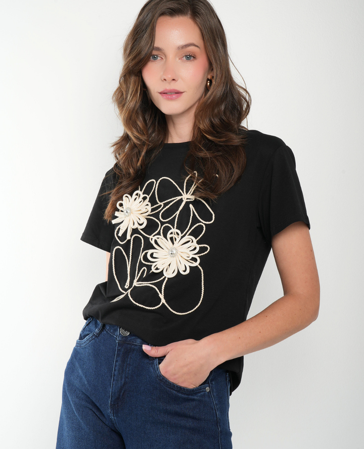Camiseta Flores 3D Bordadas