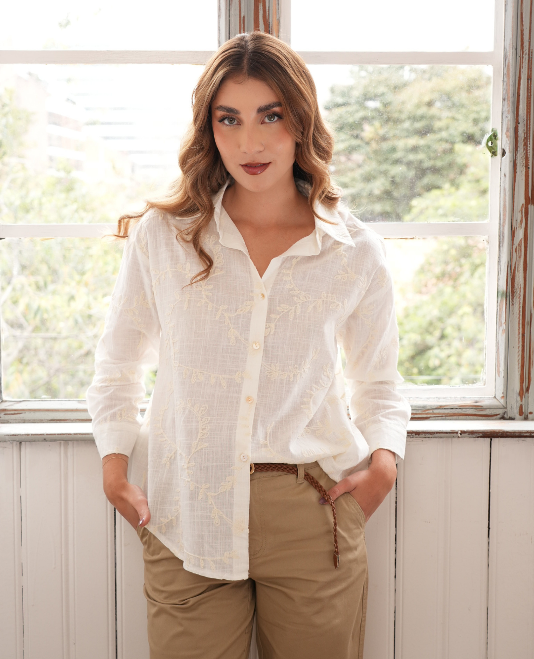 Camisa Lino Bordada Hojas Blanca