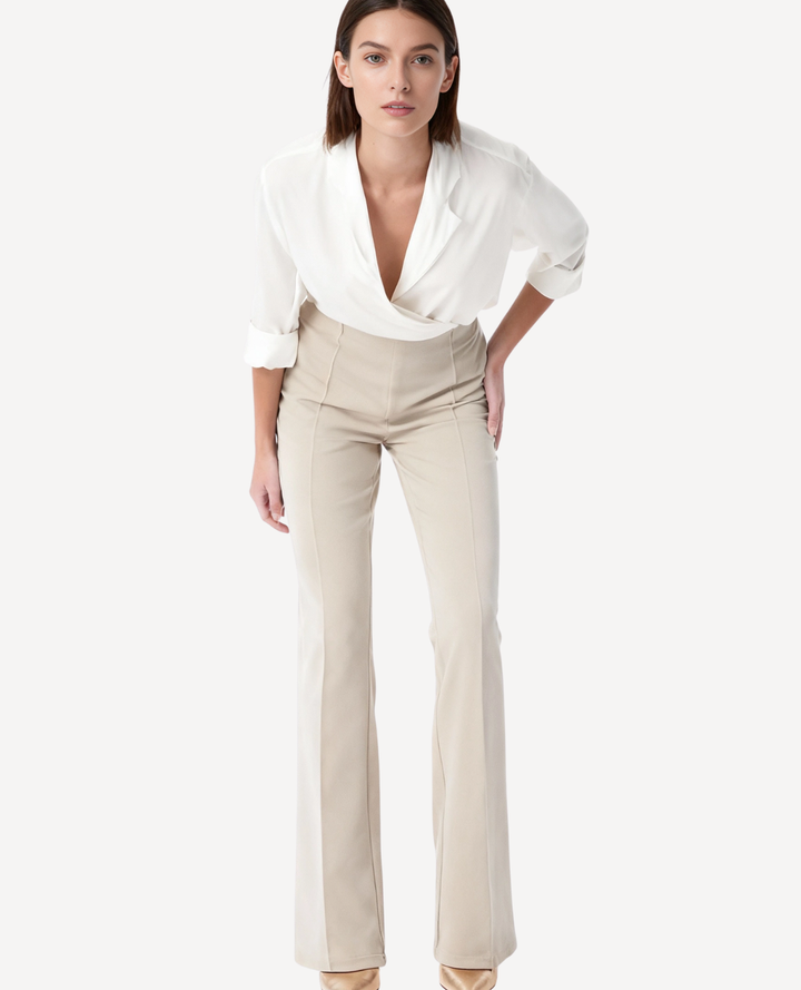 Pantalón gamuza marfil campana