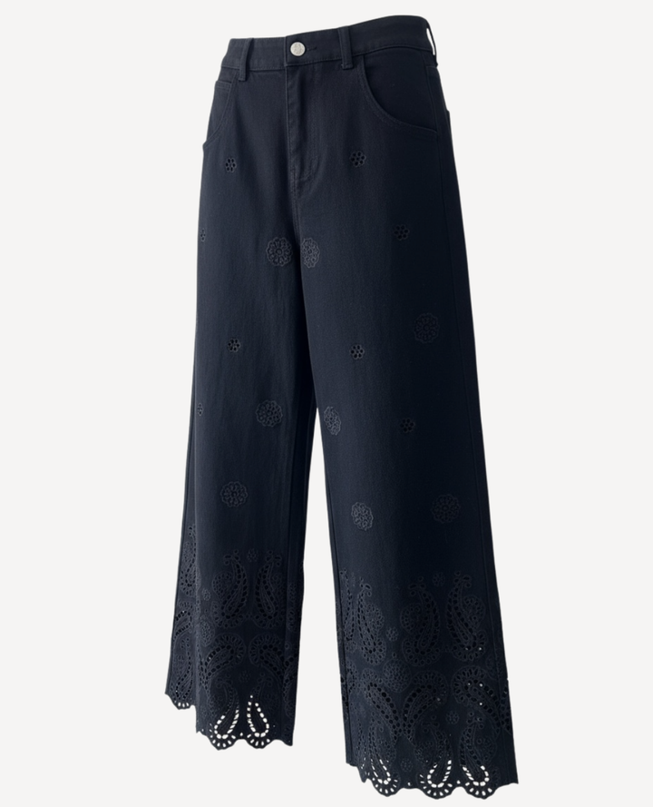 Jean Flores Bordado tipo ojalillo Negro