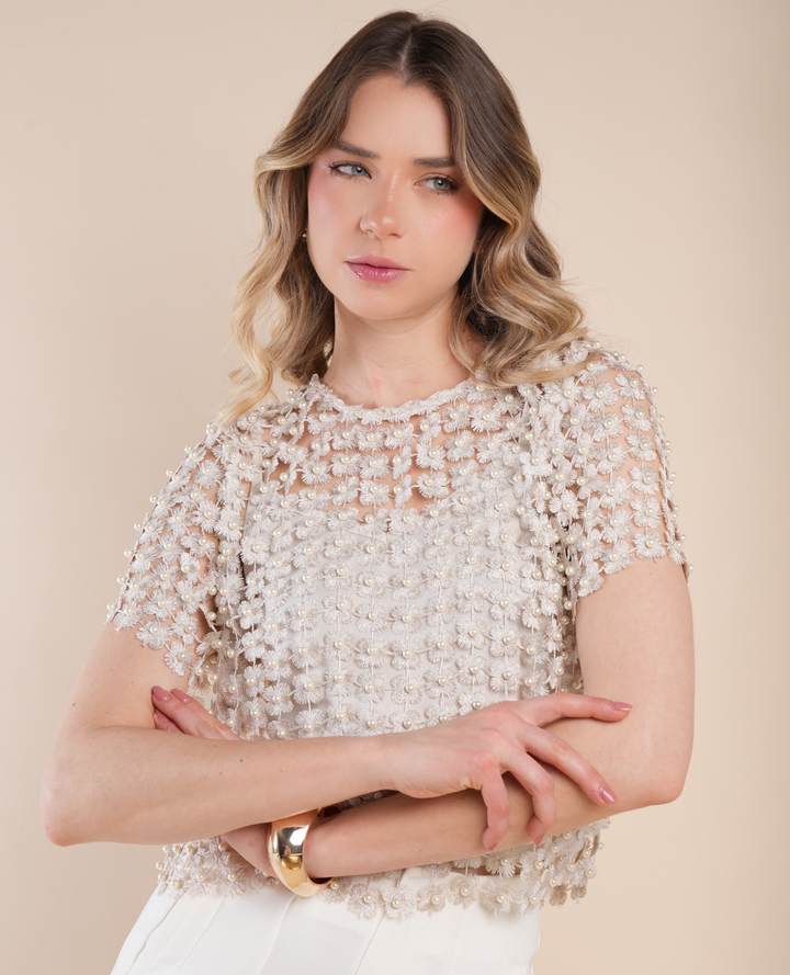 Top flores con perlas Crema