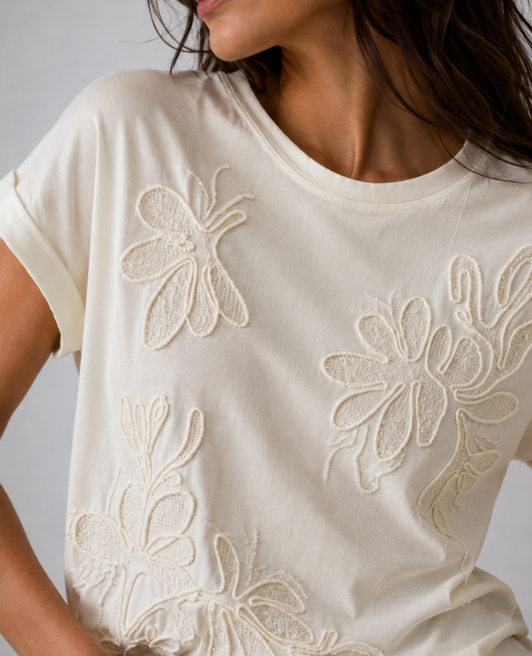 Camiseta Bordada Con Contraste
