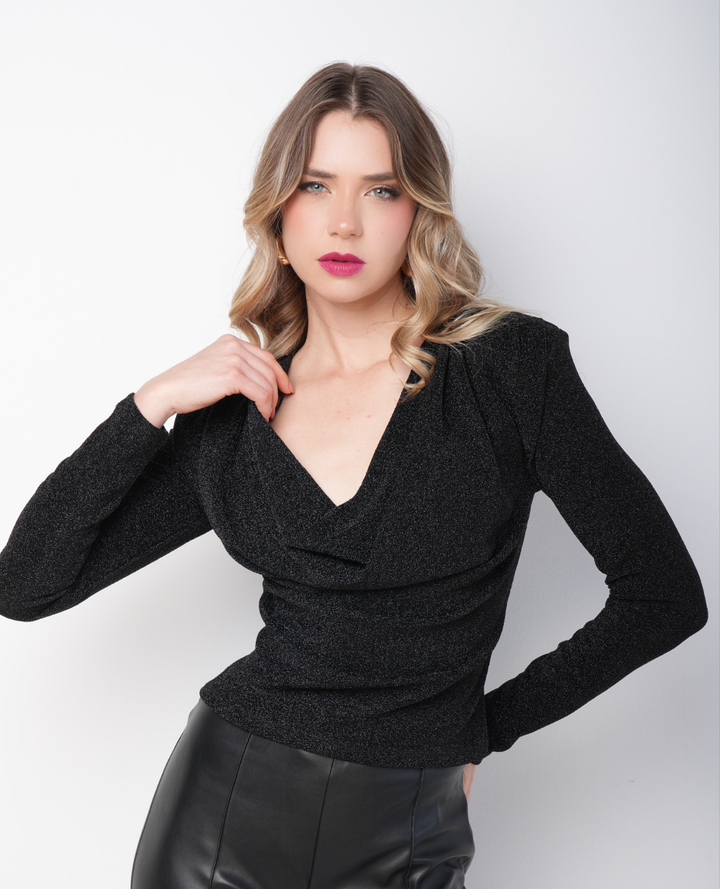 Blusa brillo drapeada negra