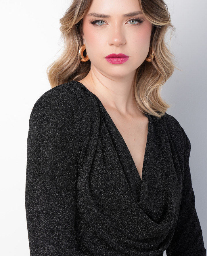 Blusa brillo drapeada negra
