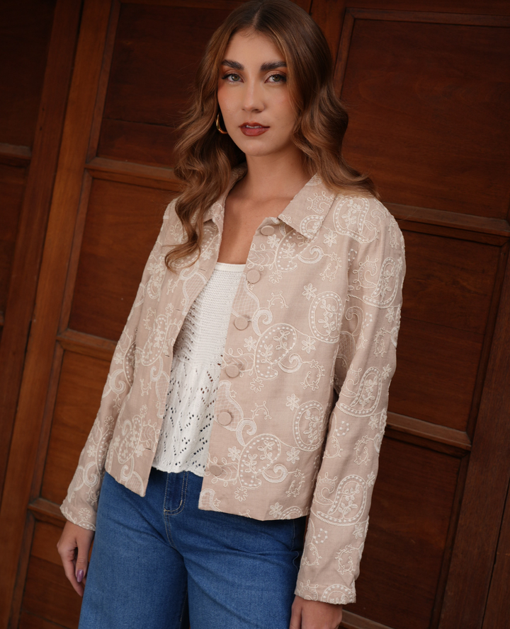 Chaqueta bordada beige
