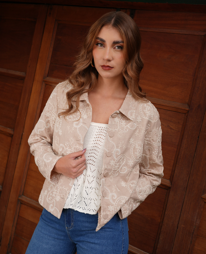 Chaqueta bordada beige