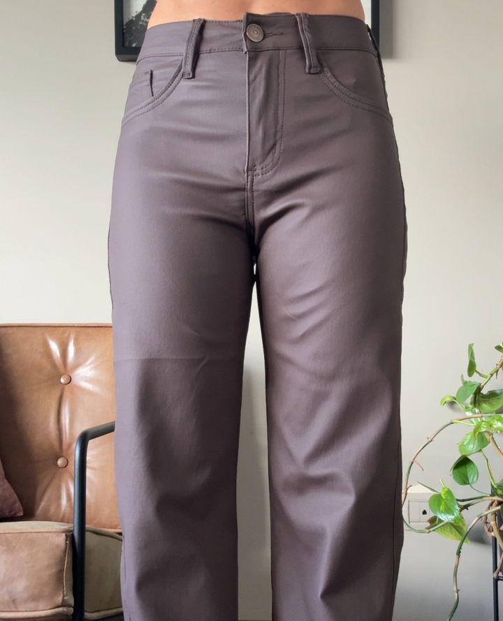 Pantalon cuerina Cafe Keny