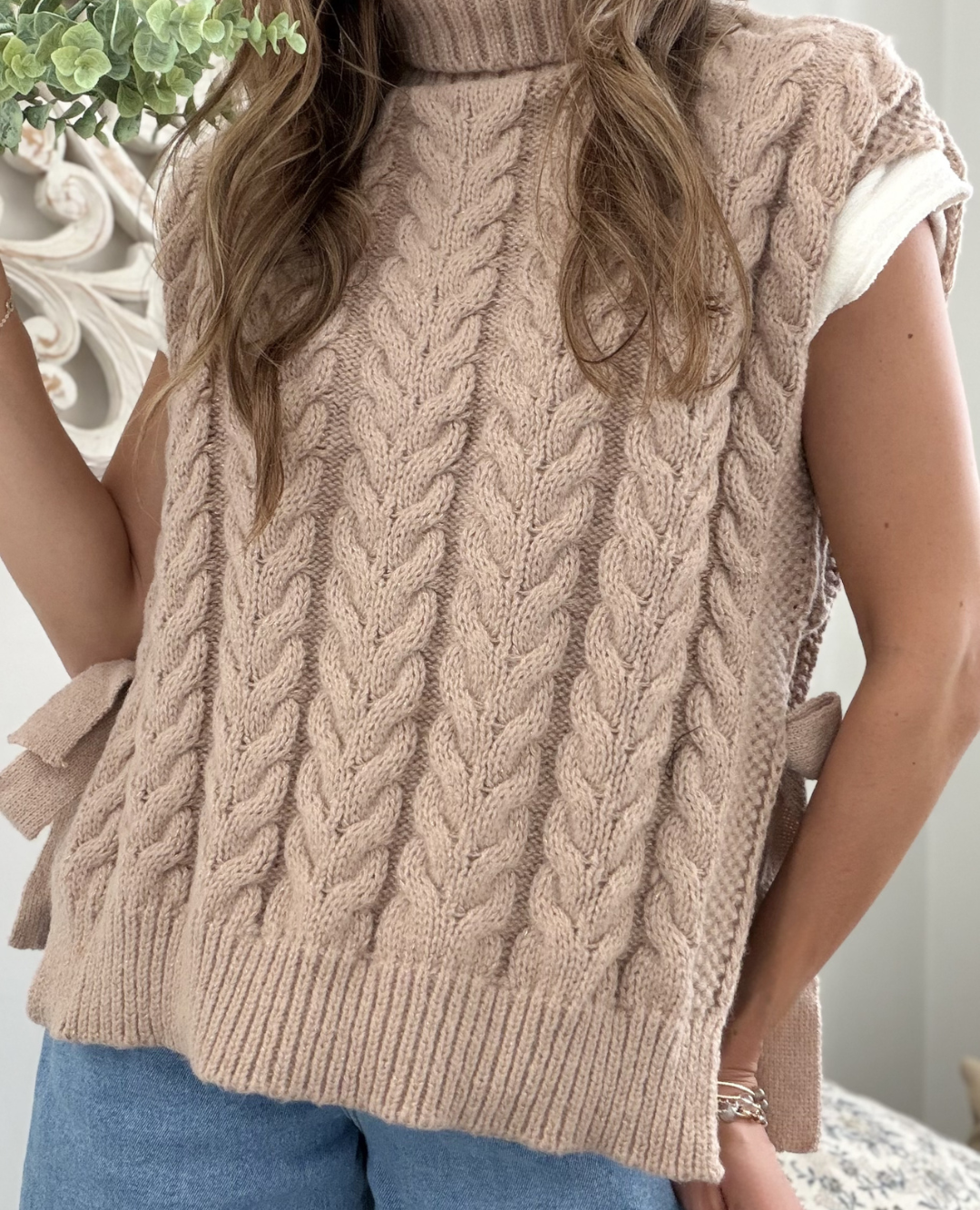 Chaleco Trenzado Cuello Alto Taupe