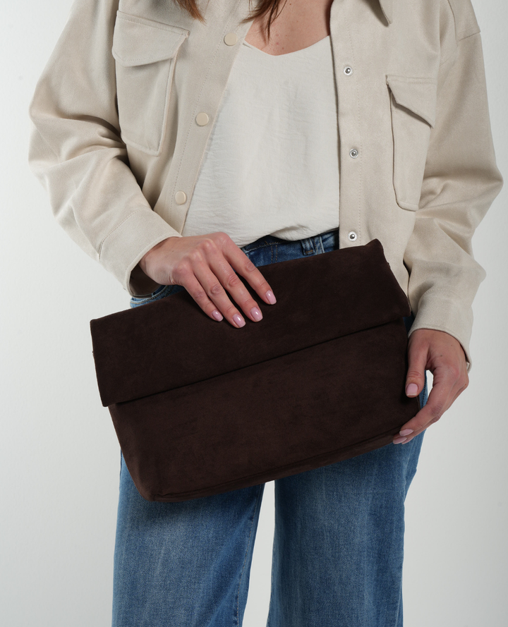 Cartera sobre gamuza Chocolate