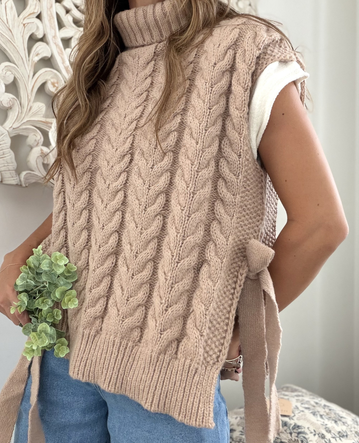 Chaleco Trenzado Cuello Alto Taupe