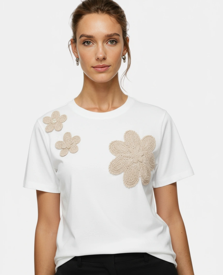 Camiseta Bordada Flores Blanca