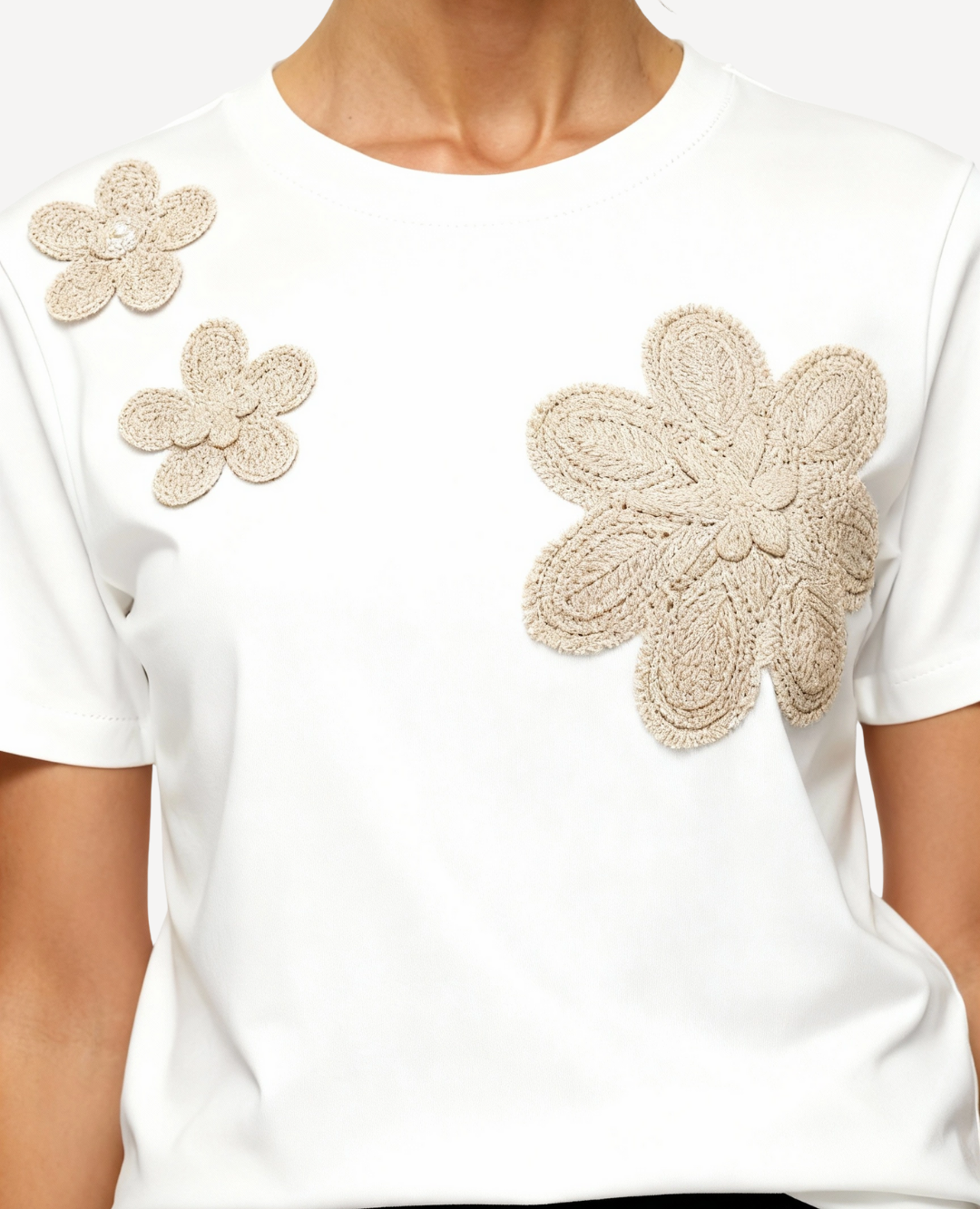 Camiseta Bordada Flores Blanca