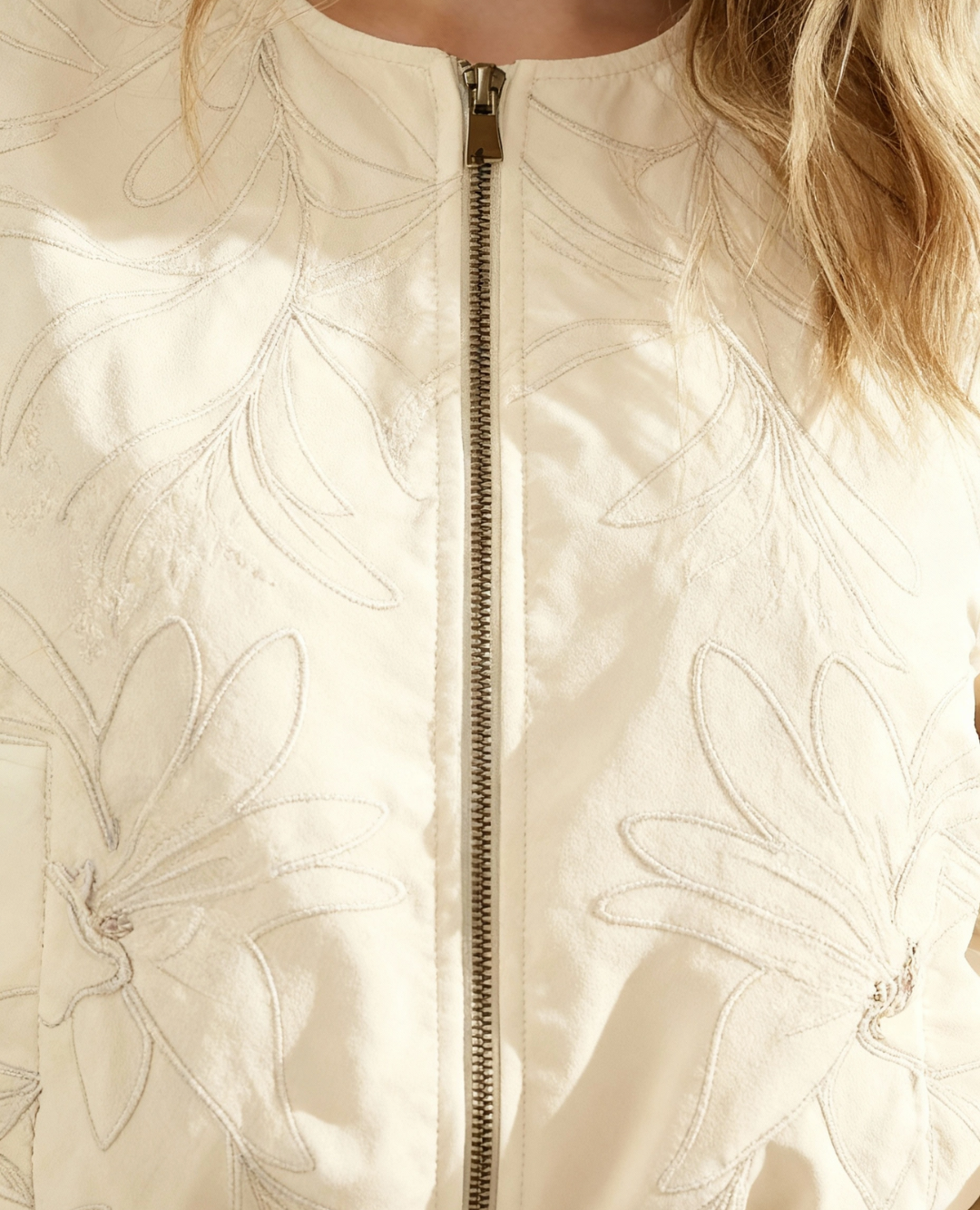 Chaqueta Puff Denim Bordada crema