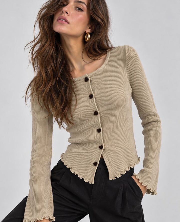 CARDIGAN ACANALADO BOTONES CORAZON BEIGE