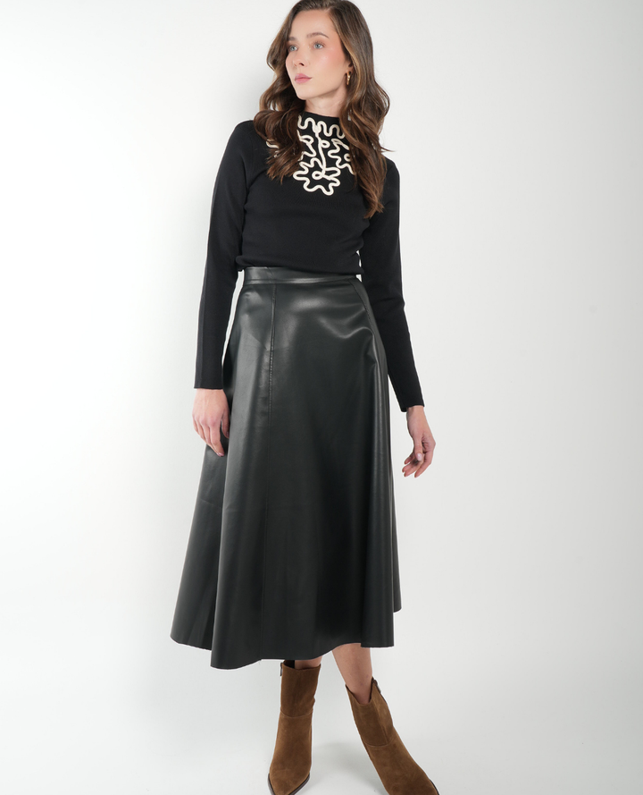 Falda cuero semirotonda negra