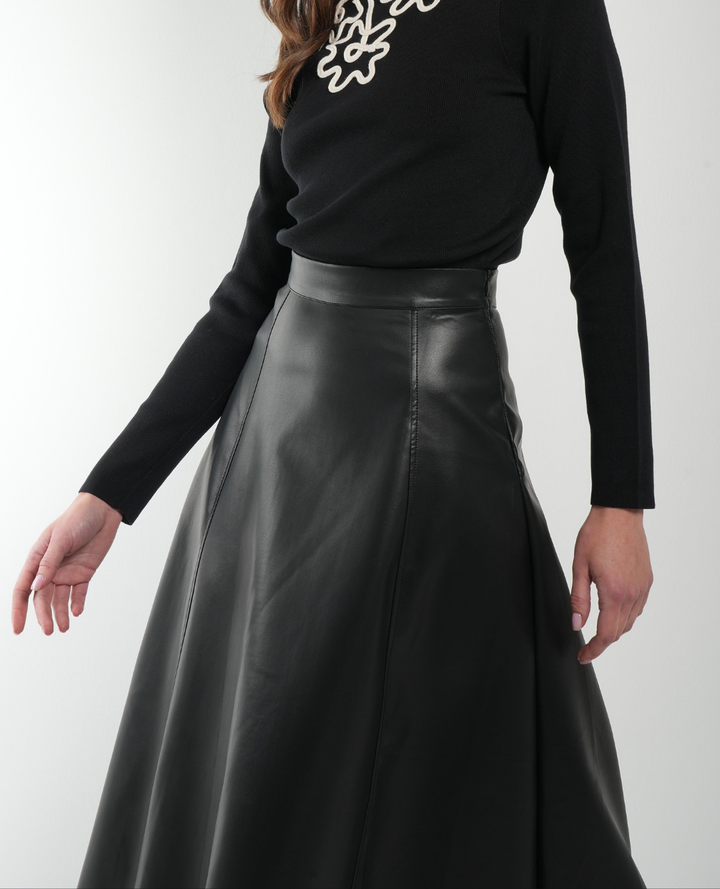 Falda cuero semirotonda negra