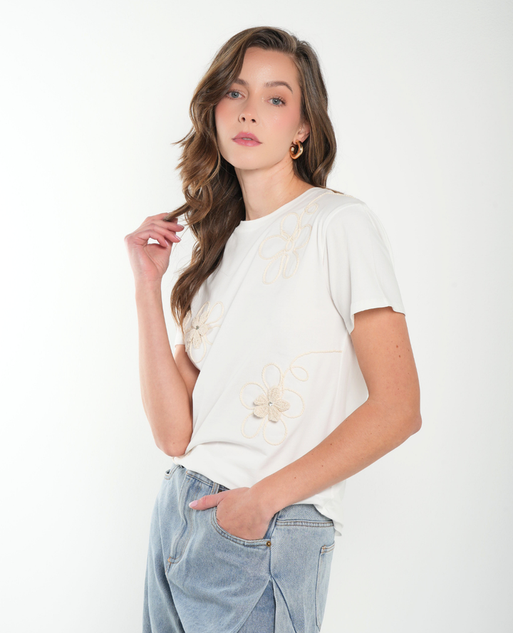 Camiseta Flor Crochet