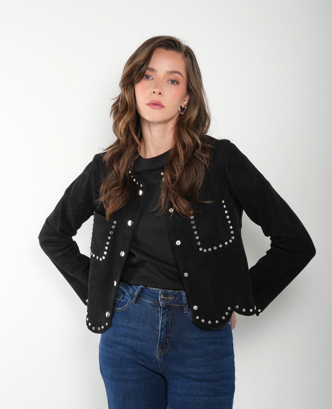 Chaqueta gamuza taches negra