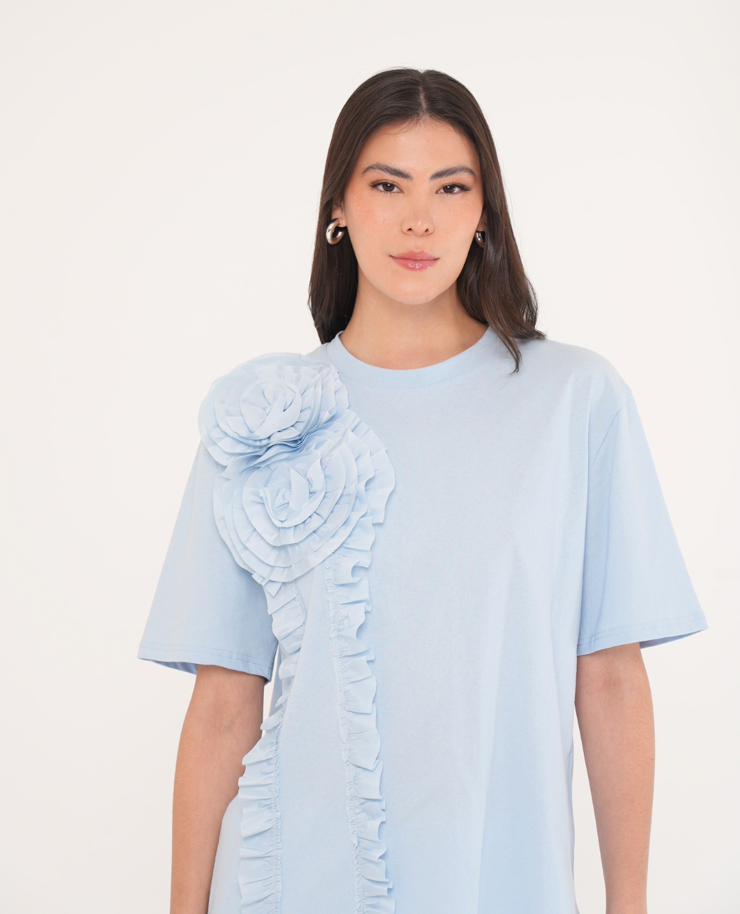 Camiseta Azul Oversize con flores 3D