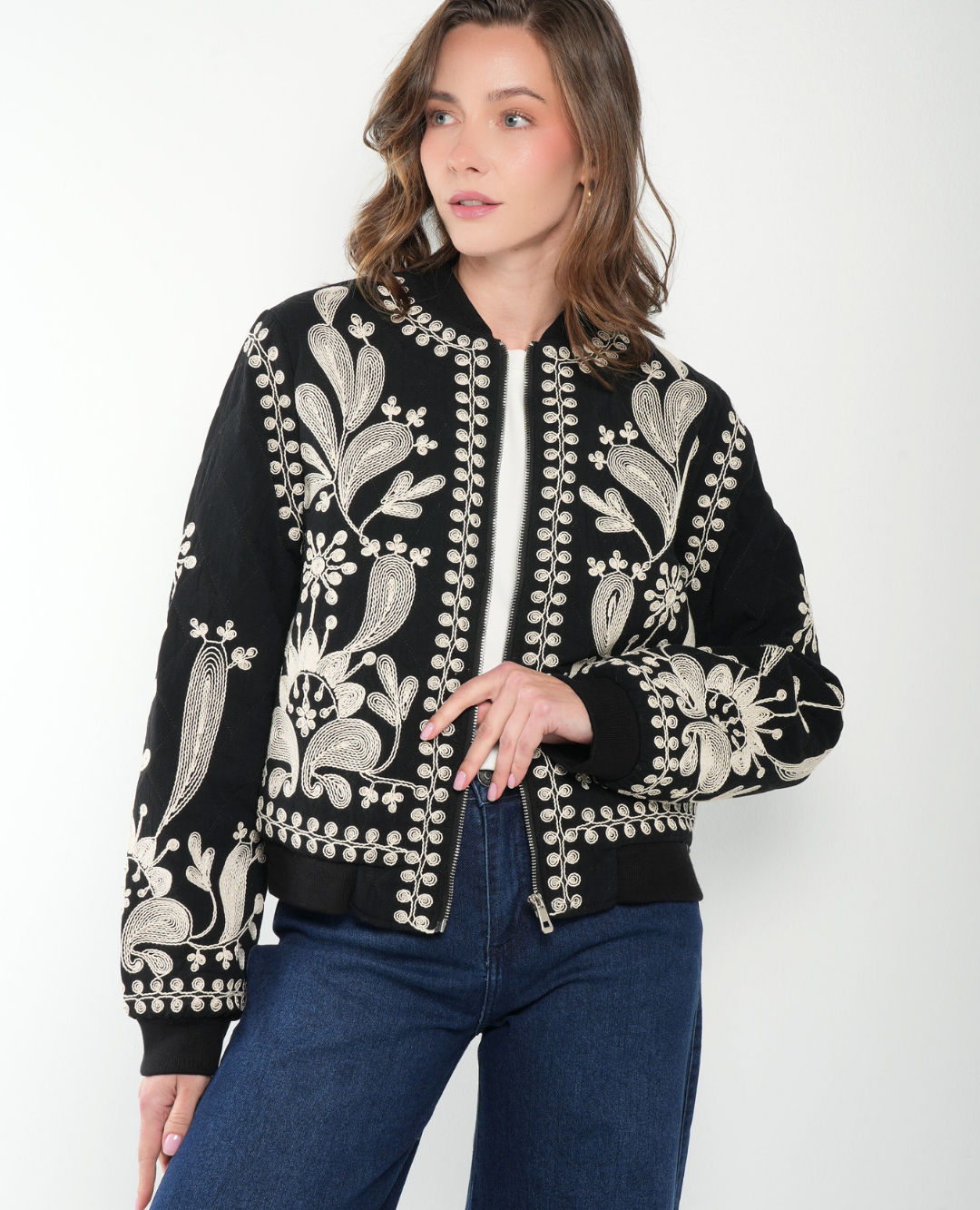 Bomber Puff Bordada Negra