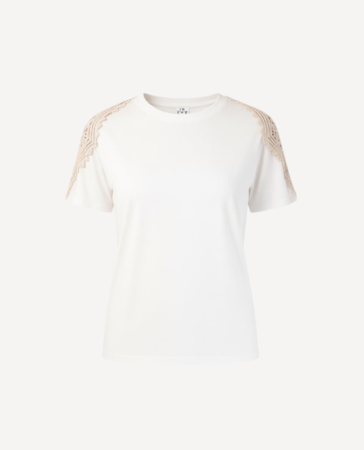 Camiseta con mangas en crochet
