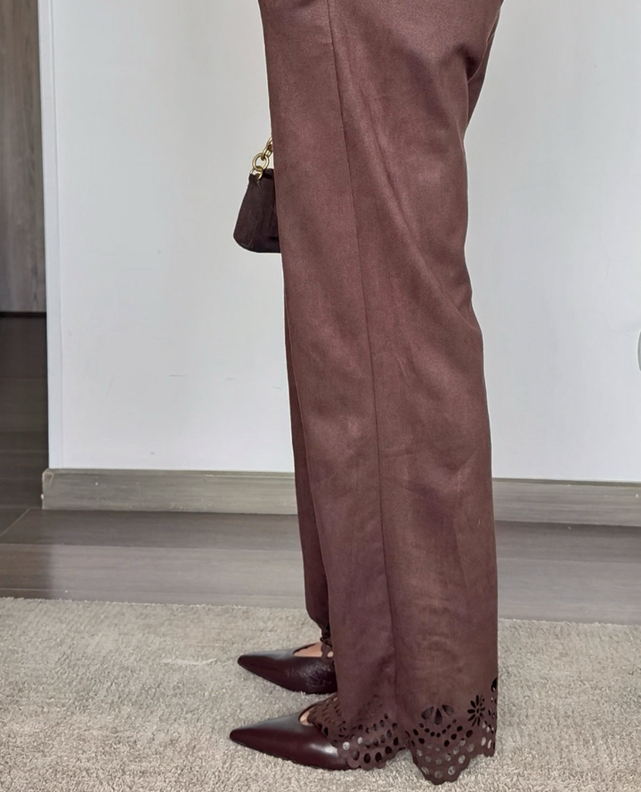 Pantalón Gamuza Ruedo troquelado Cafe