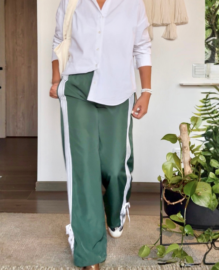 Pantalón deportivo rayas verde
